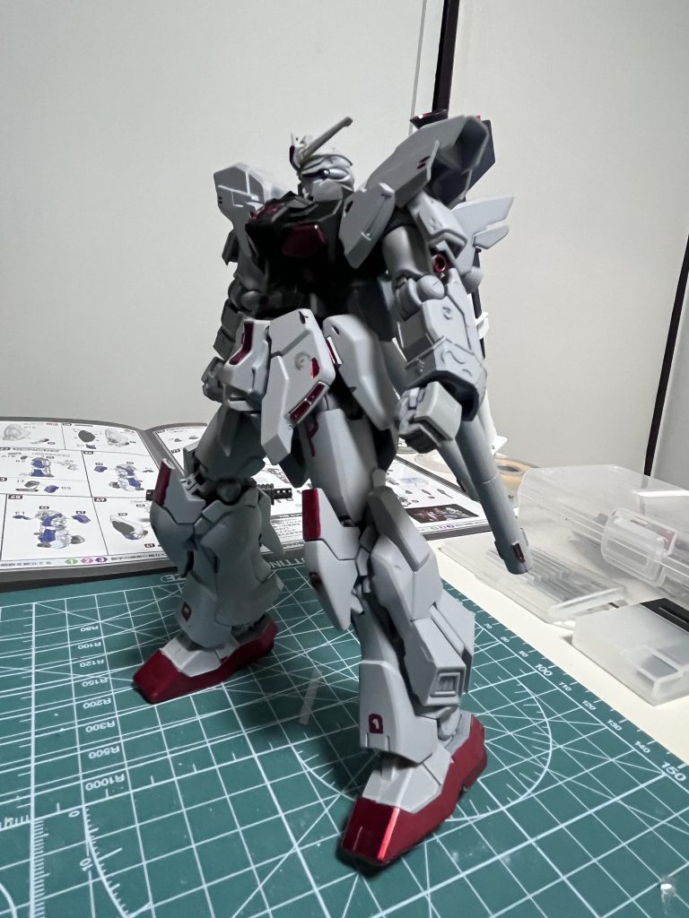 左側からの図です。グレーの3000版のサーフェイサーを使用しています。