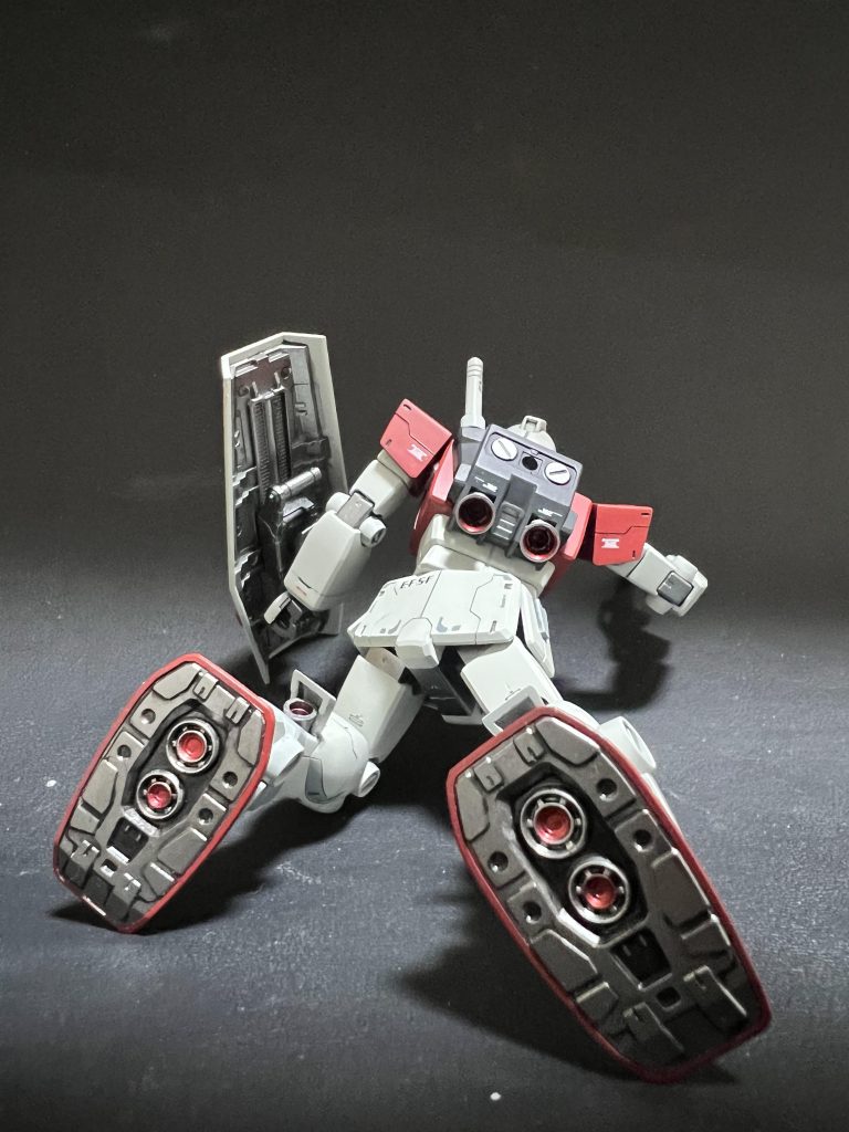 バックパックのスラスターを大型のものに変更して余ったスラスターはふくらはぎに内蔵してみました