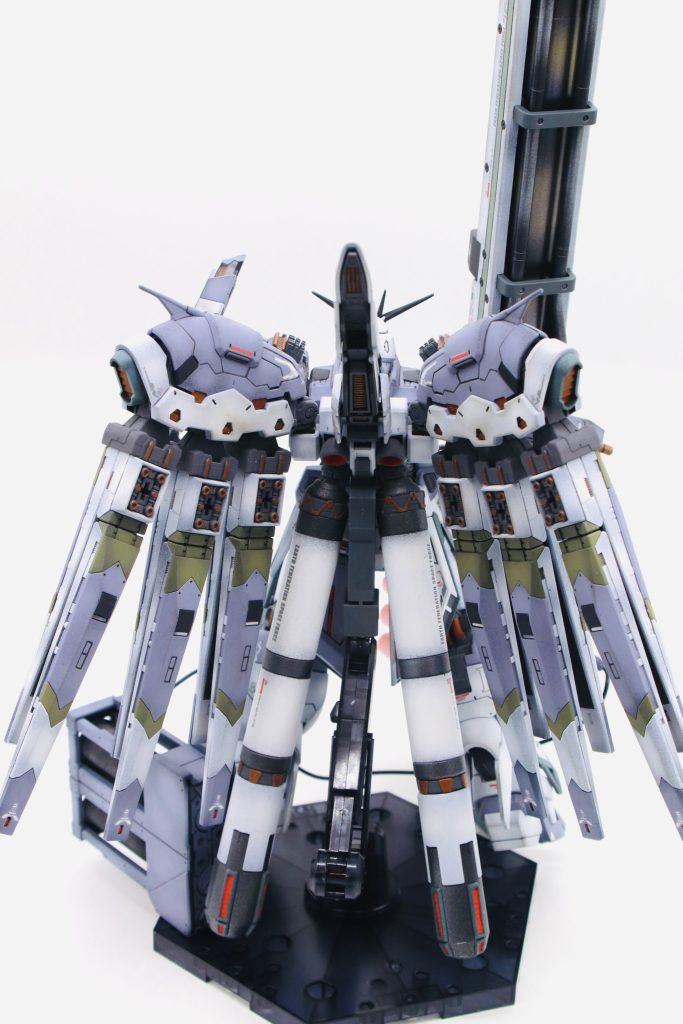 これはνガンダムあるあるですが…相変わらずファンネルを制作するのは苦痛ですね…笑