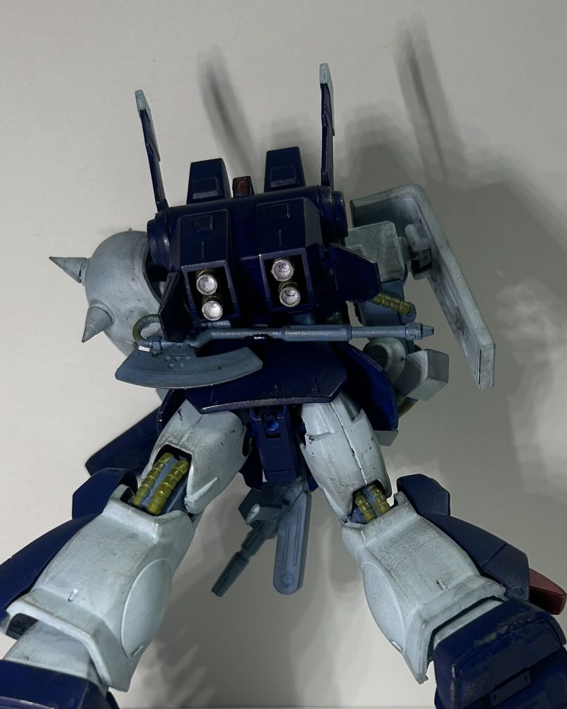 にしても可動域が狭い……。以前、可動域はある程度でいい、とはストライクガンダム を作ったあたりで言ってたけど……、コレは狭い……。