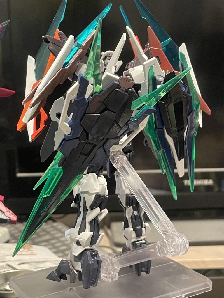 宇宙戦闘用に特化させたファンネルでの攻撃が主戦力になります。Fファンネル×4GNビットA、B、C×各2GNダガー×3GNカタールとなります。また後日UPしていきます。