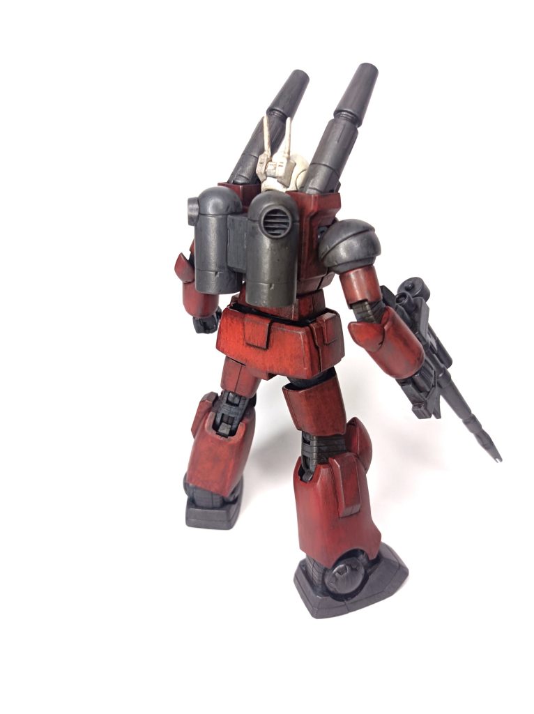 背面から。個人的にこのリアアーマーの質感は会心の出来栄えです。全身こんな感じにできたらよかったんですけどね()