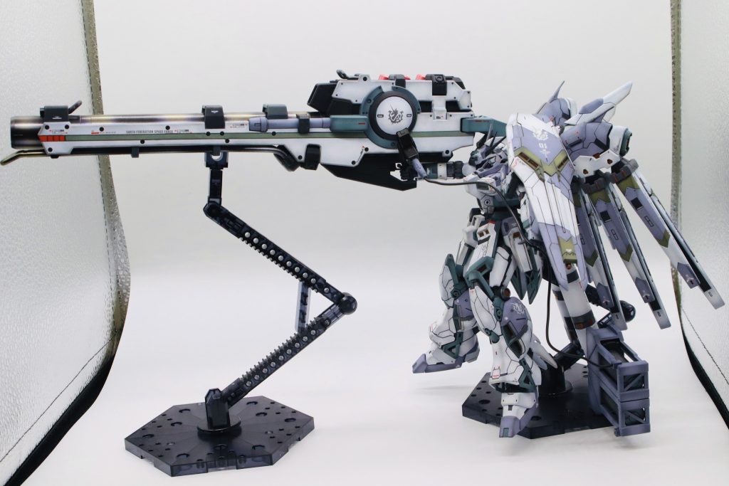 デカい…バズーカがひたすらデカすぎる…だからこそのこの迫力笑さて、完成したもののどこにどう飾ろうか…