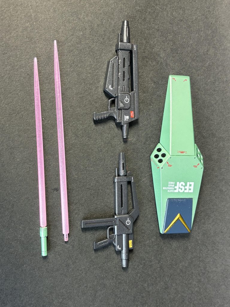 武器。ノーマルのビームライフルも付いてます。