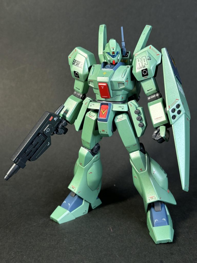 シールド剥き出しミサイルから内臓型に。