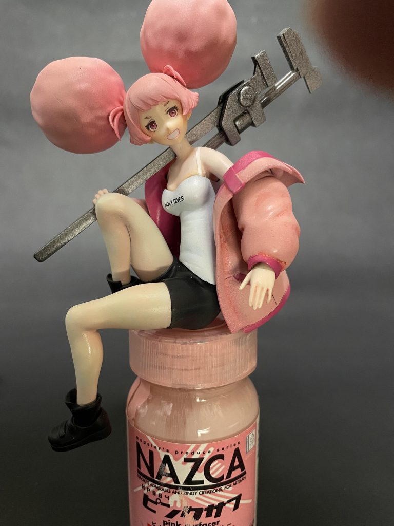 チュチュのピンクは、ガイアカラーNAZCAシリーズのピンクサフをドバっと吹いてしまうのが一番それっぽい上に楽で良いと思います。