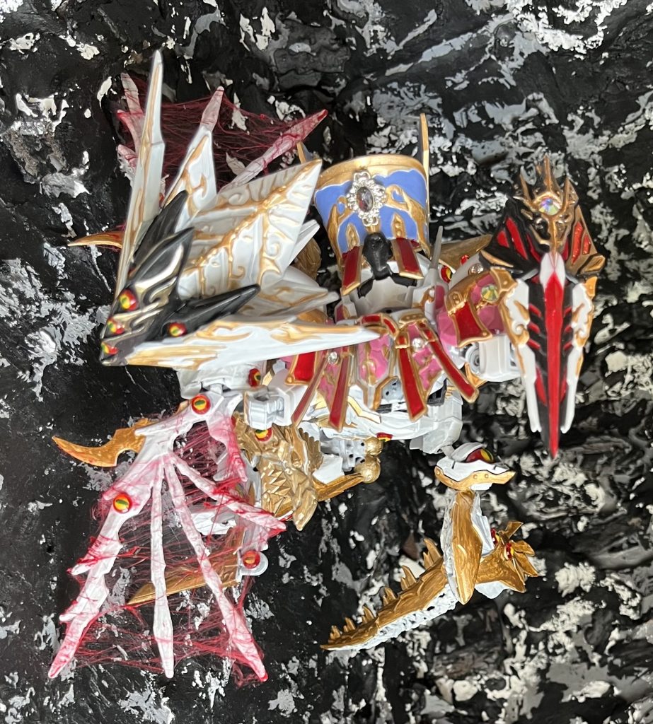 蜘蛛の糸は樹脂入り接着剤を指につけて指をつけたり剥がしたりしてわたあめみたいになるまで繰り返しました