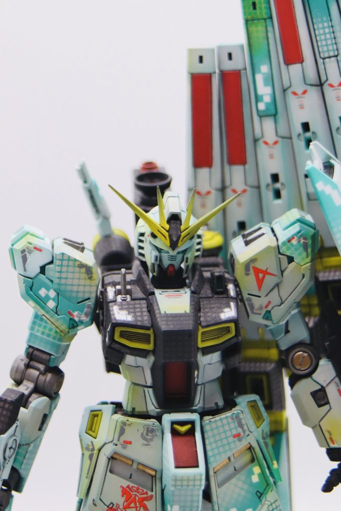 全体にサフ、その上にグリーン、そこからグラデーションになるように塗装