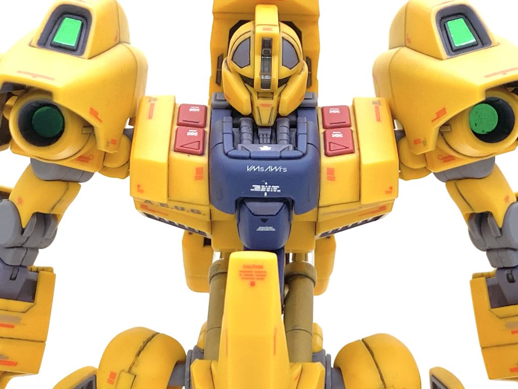 デカールはガンダムデカールのユニコーンガンダム用、閃光のハサウェイ用をメインに市販のデカールを使ってカトキ風にしました。前回のズサと同じく赤系のデカールをメインにしています。