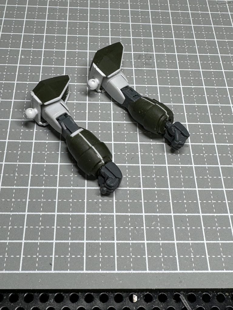 両腕。関節はインパルスのモノを使用しております。