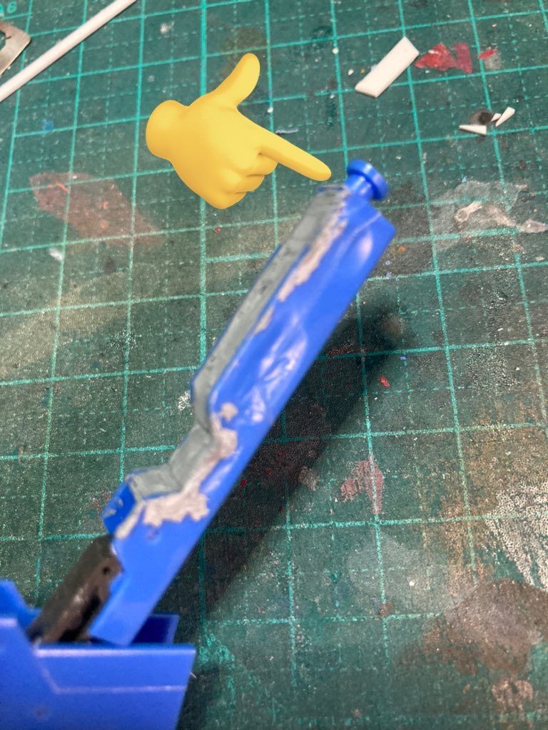 ラッカーパテの特性を知らずに矢印部が柔くなり折れるところでした💦