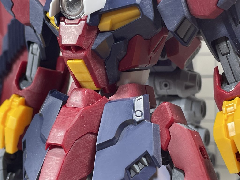 胴体を延長。スライドして内部フレームがチラ見えしてるイメージです。