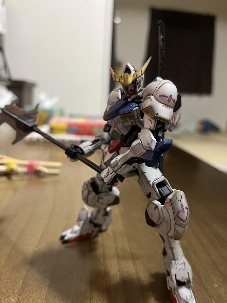 メイスを構えて