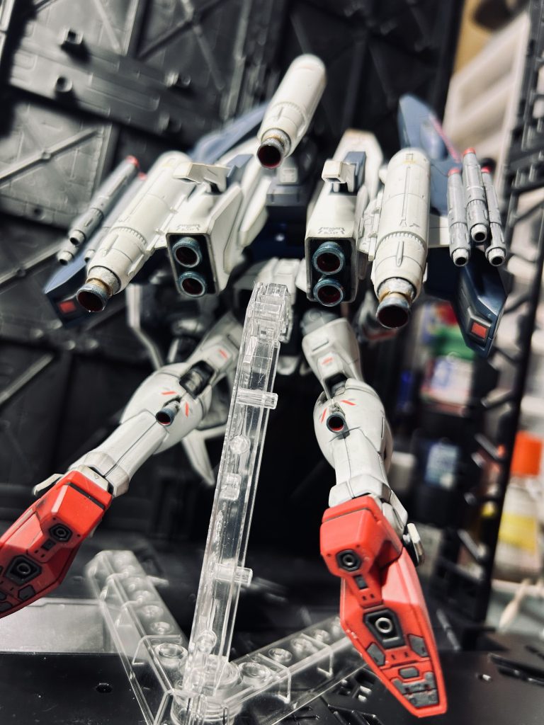 本編では、フルバーニアンだったり、デンドロビュームだったりとあったのでー、高機動と高火力と言う事なので、ミサイル系を充実させてみたよー(gandam-hand2)大きいミサイルは核対応。普段は追加ブースターとして設定。小型の物は、まんまミサイル。