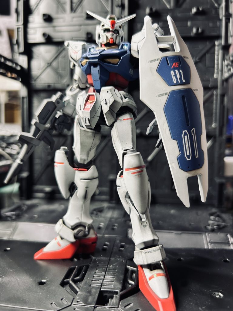 IFのストーリーで進捗すると、アナハイムから地球へ行き、コウウラキが搭乗者となりそう。ですが、その前の状態、テスト状態という設定で製作。なのでアナハイム表記で連邦表記はしてないよー。多少のディティールアップと肩のウェポンラック工作、ふくらはぎにバーニア追加くらいしかイジってないだす(gundam-kao5)あ、首と膝回りにケーブルを入れ込んでますー。