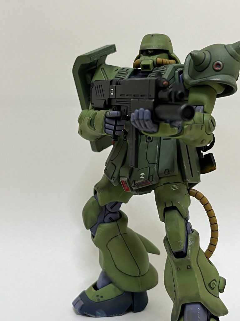 頭はフリッツヘルムのB型タイプにして、90mmマシンガンも黒サフ仕上げで、ユニコーン版に。