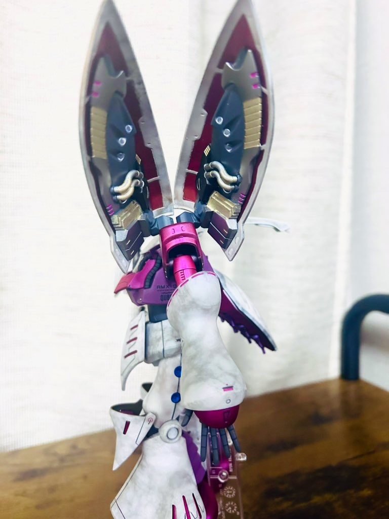 塗り分けはバインダー裏をマスキングしてゴールドの上からクリアピンクを吹いた…のですが、ゴールドの上から重ねたからかめっちゃ赤い😂これはこれでいいのかな…？