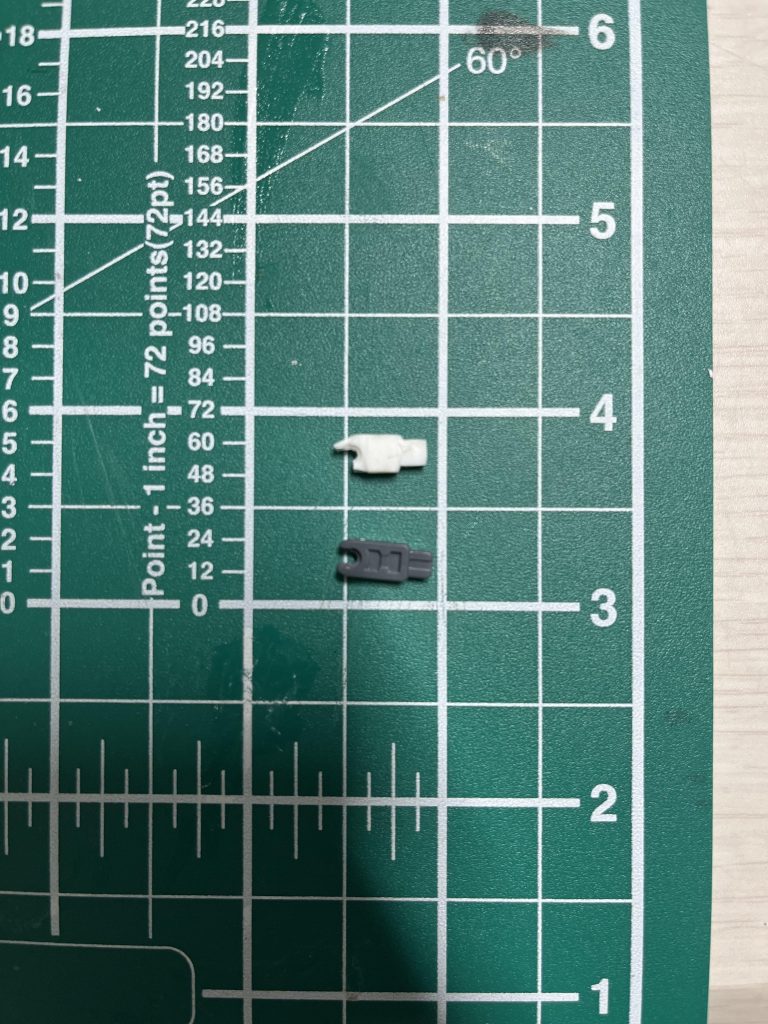 投稿が前後した一番の理由は…
シールドの接合部品(G-8)をランナーごと捨ててしまい…
絶望の中、プラ板で自作してみたりしたものの、納得出来ず
最近ようやっとプレバンの部品販売で調達に成功！
という経緯があったからなのです😅