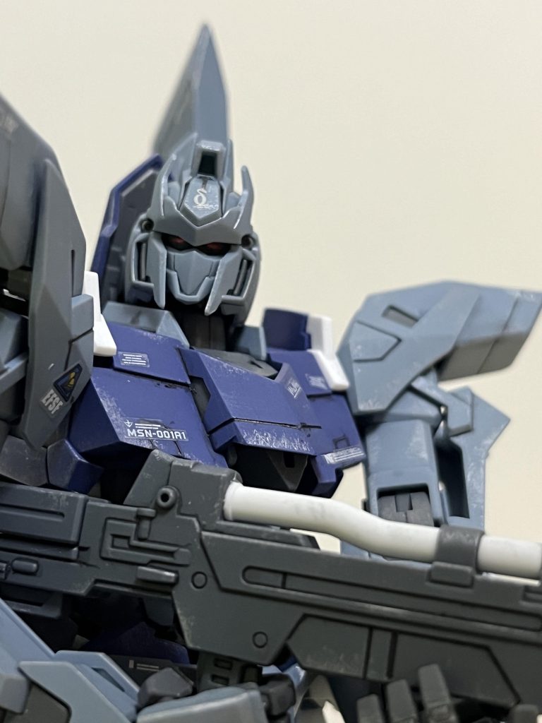 ドライブラシも試して見て、金属の傷付き具合も足しています。
目は暗くなってしまったので、何か出来たのではないかなぁ〜と…