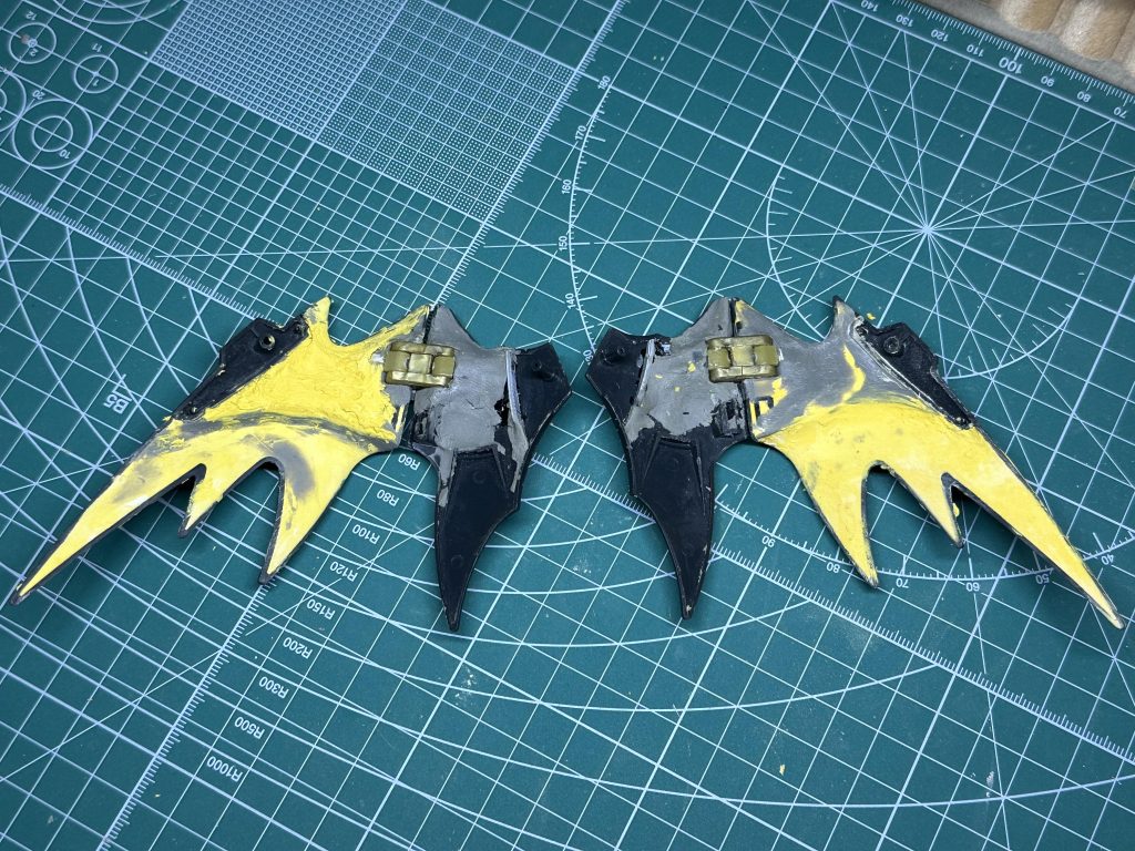 作り直す前のバックパックあまりにも重くて自立不可能になってしまったのでポリパテを取り除くことになりました