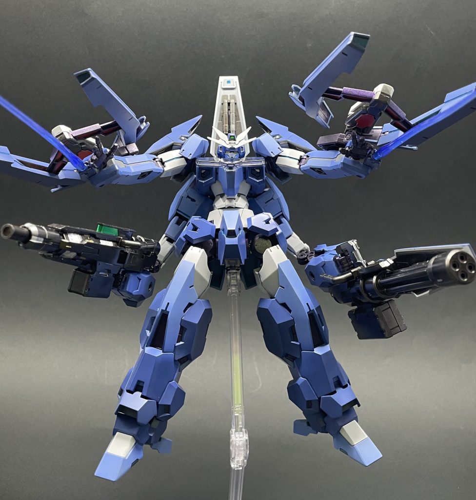 フルバースト余ったパーツはウルの頭部、肩、胸部です。水星のキットは比較的に入手しやすいし、関節構造が似ているのでブロック感覚でミキシングが出来て楽しめました😆 