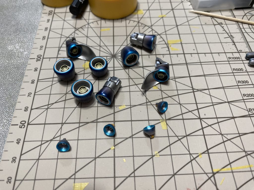 バーニアはチタン焼け風。前回のメガサイズバンシィで経験した事が役にたちました。