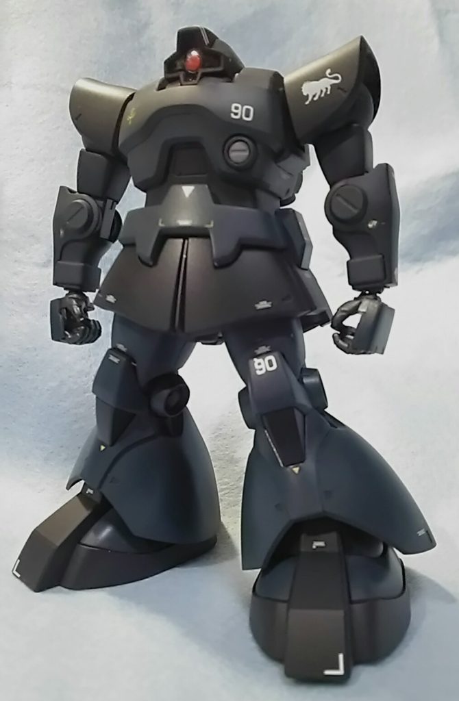 キットのプロポーションが如何に素晴らしいか、よく分かります。素がここまで秀逸なので、細部の手入れで更に各自思い思いのドム像を表現可能なのでしょう。