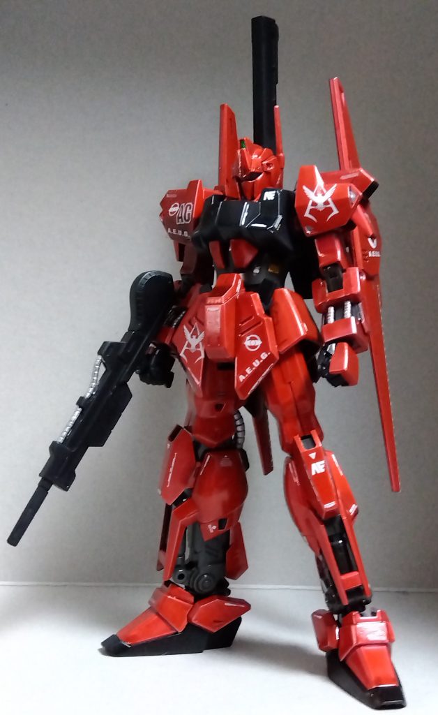 はじめての挑戦だったので手探りで仕上げました。余談ですけど、この百式は組み立てながら良いキットだなぁと。今度は金色で作りたいけど、どうせならMGでやりたい。でも、出会えない。