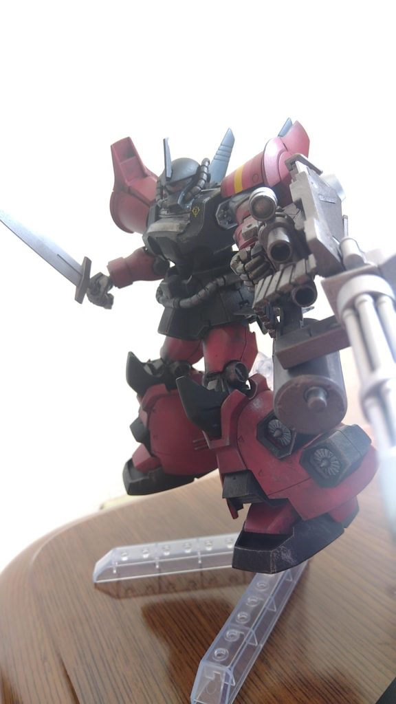 仕方ないので剥がれた部分をドライブラシで全部、誤魔化す。ついでにガトリングシールド、かっこいい。目はウェーブさんの眼球パーツを簡単にぽちっと