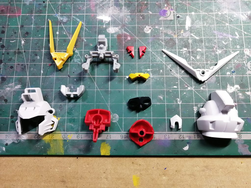 このキットは頭部のパーツ分けがすごかったですね。SDですが、ツインアイは黄色パーツと黒色パーツまで分かれています。最後まで見ていただき、ありがとうございます😸