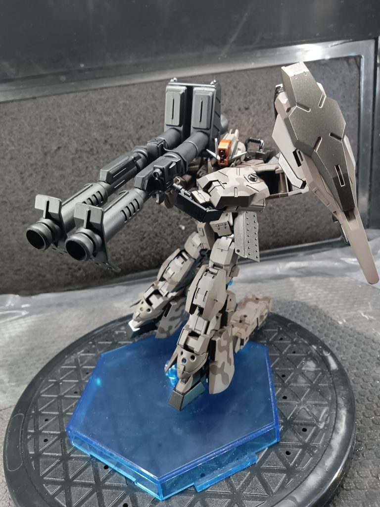 初期のイメージですが 武装をパージして滑るように砲撃する機体を作っていたつもりだったのですが😅 気づけば重量過多のドッカン機体になりました