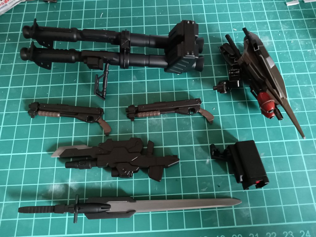 武装各種になります シールドのシュツルムお気に入りです🤭あまりデザート仕様のイメージを壊したくはなかったのですが 砂漠迷彩が上手く表現出来ませんでした😢 ですが形になり上手い事まとまってくれたとは思います🤔まだまだ未熟ですが いつも最後まで閲覧&いいね頂きありがとうございます😊モチベーションを高めながらまた制作していきたいと思います!皆様ありがとうございました🙂↕️