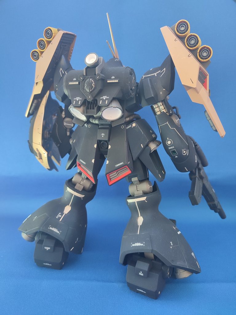 【背面】スタイルは全体的にはバランスの良いキットだと思います。設定色はおもちゃっぽいイメージがあるので抑えた感じで悪役感の出る配色としました。