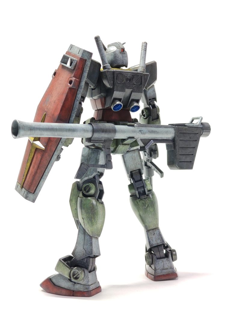 バックショット。バズーカのグリップはある程度回転するはずなんですが接着剤が流れこんだのか全く動かなくなっていて、握らせたら全然肩に担げなかったので構えた写真は無しです。