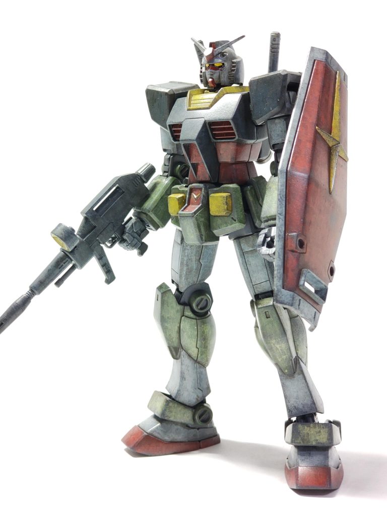 シールドは逆さ持ち派。写真撮るのに、部屋のシーリングライト最大出力とデスクライトで、机の上に白い紙広げて撮ったらいい感じに撮れた気がします。