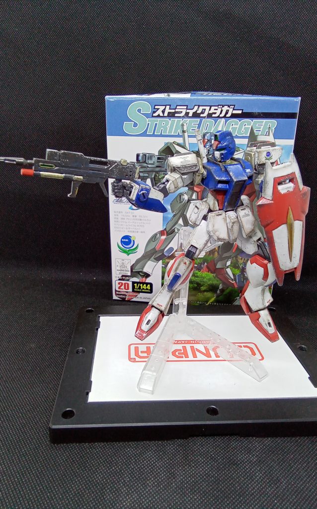 頭部　胴体　腰　肩がストライクダガー腕　脚　がロングダガーとなります