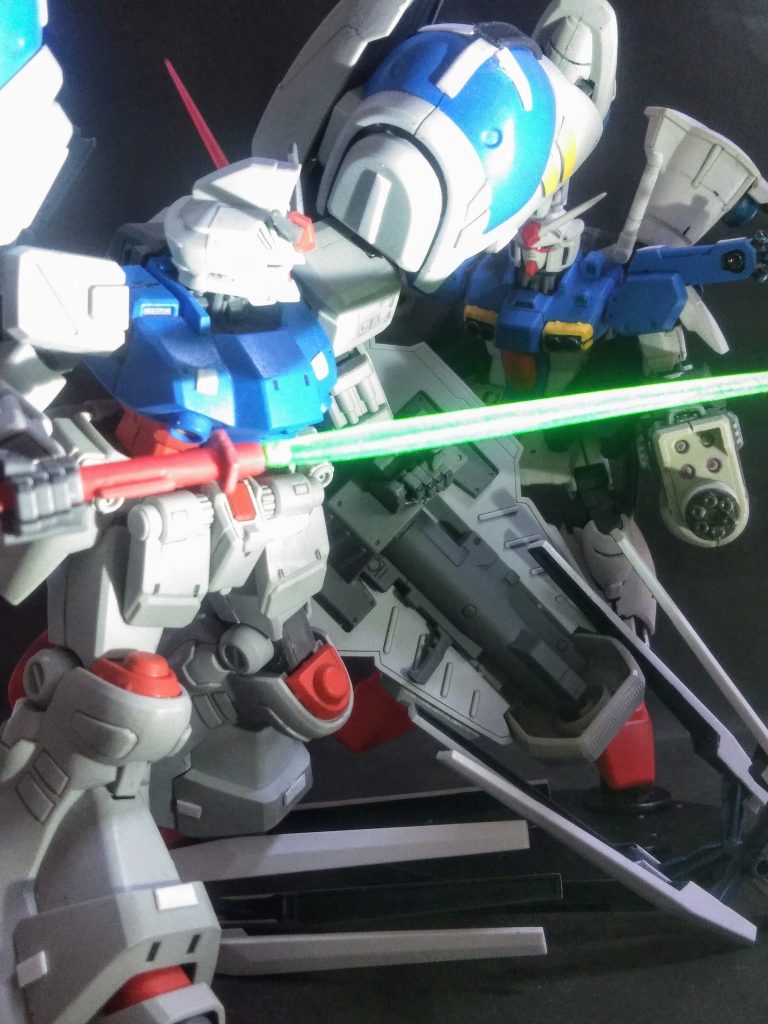 ぬゅフﾝ！今回は『ソロモンへの特攻』を主眼に置かなければなりません 👊😠🤜なのでミサイル盛り× 2 で立ち塞がる敵対勢力を吹き飛ばして進みます 😝 コンナ感じでサクッと実行です 😁🎵🎶この子はHGが其れなりに確立した頃のキット 😁👏👏👏今基準に比肩するモノと考えます  🤗🎶🎶だが｢アトミックバズもシールド｣も通常ではあり得ない重量 😵🌀🌀なので関節系はギッチギチに設定されてイルのです 😭ﾈｼﾞｷﾚｿｳ💦 ｢劇中 バエショット｣が豊富なこの子(ﾜﾙﾓﾉｶｵﾀﾞｹﾄﾞ)はDKI😚 DKI🤩がイッパイな素敵な子❗ 😤👍