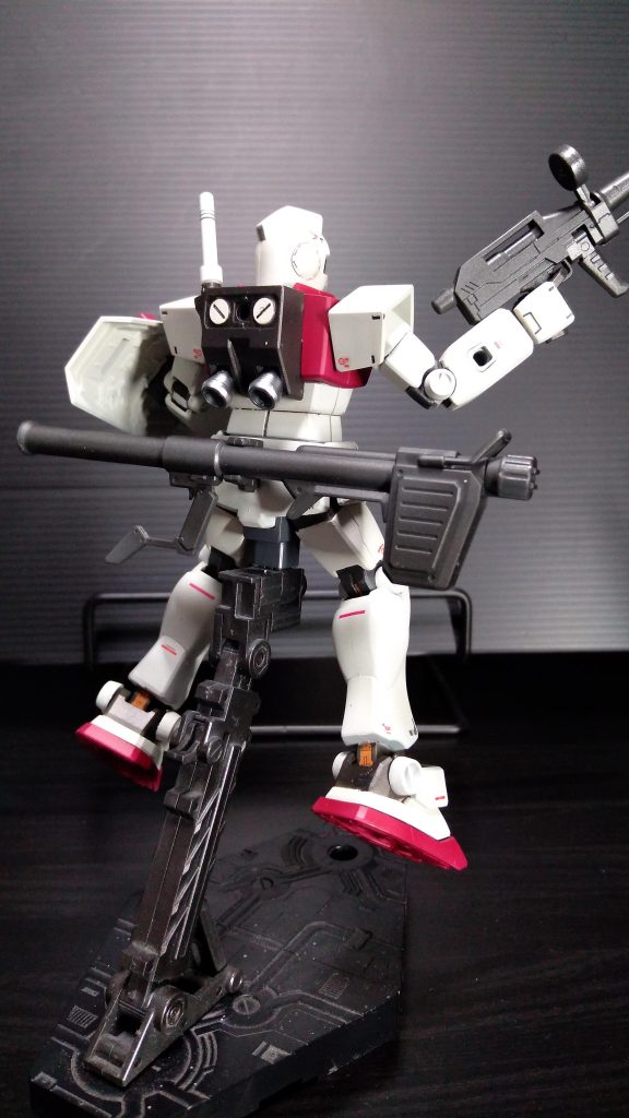 ジムにビームライフルも意外に似合います。ビームサーベルもすでに無く最寄りの寒ジムからレンタルしました。