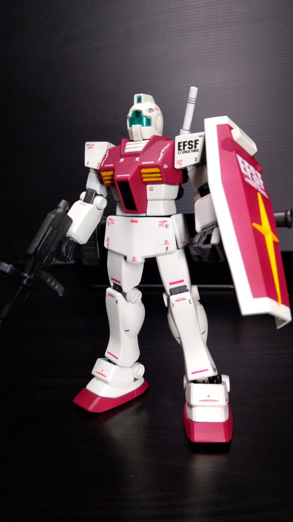 ツルツルな初期のHGですが、余り物のガンダムデカールでデティールアップしました。カラーはジムⅡのイメージで塗装しています。少しは強く見えますか？