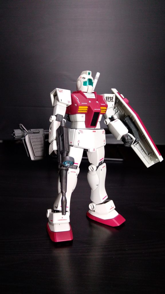 シンプルな機体でデカール貼りでかなりごまかした感があります。