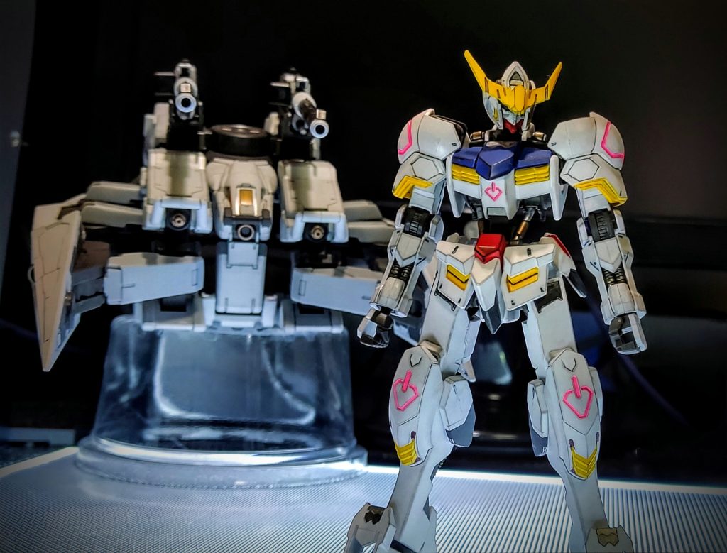 バルバトスは部分塗装、スミ入れ、エッジ強調しています。