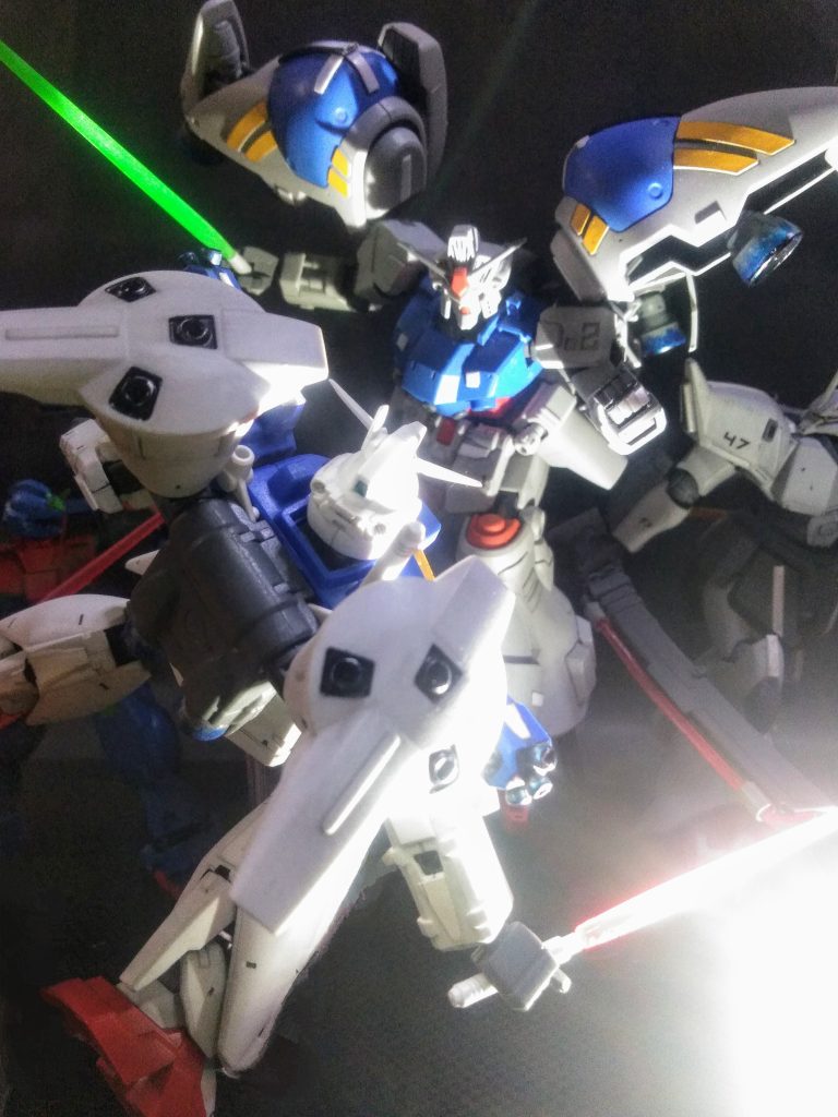大作戦は思惑通りに戦果を上げた。高笑う『ガトー少佐のGP-02』元へ『コウ中尉が駆るGP-01 Fb』が肉薄。両雄、三度目の激突。 だが、互いの機体は大破。二人は共に味方に保護され、現場に残った2機のGP-MSはそれぞれ『天斗 特務中尉』と『アルカード大尉』が回収するのであった・・・ またもやダラダラと失礼しました。🙇⤵️⤵️と、云うわけで妄想『 0083 星の屑 ver, 』を   晒してイコうと思います😤今回は『ガンダム GP-03 ステイメン  』を紹介させて頂きます ✨😌✨ 
