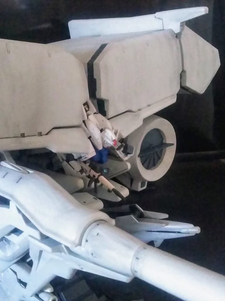 『 RX-78 ガンダム GP-03 ステイメン』おっと！この解説文も飛ばして下さって結構です 😋 型式番号 RX-78 GP-03アナハイム・エレクトロニクスの「クラブ・ワークス」が「ガンダム開発計画」に基づいて開発した地球連邦軍の試作型宇宙拠点防衛戦用モビルスーツ（MS）。「MSの汎用性とモビルアーマー（MA）の攻撃力を兼ね備えた機動兵器」というコンセプトの下、火器管制・機体制御を担うMS「ステイメン」を、大量の武装やブースター、防御装備などを備えたアームド・ベース「オーキス」に組み込んで『MSの汎用性』と『MAの攻撃力』を両立した。この考えはGファイターやガンダムの特殊宙間戦闘オプション形態であるガンダムGダッシュ、ガンダム7号機の重装形態である重装フルアーマーガンダム7号機に通じている。尚、ステイメンとオーキスがドッキングした状態を指すコードネームは「わがままな美女」の花言葉を持つ「デンドロビウム」。 読破❗大変お疲れ様でした🤗 と、云うわけで妄想『 0083 星の屑 ver,』を晒してイこうと思います😤