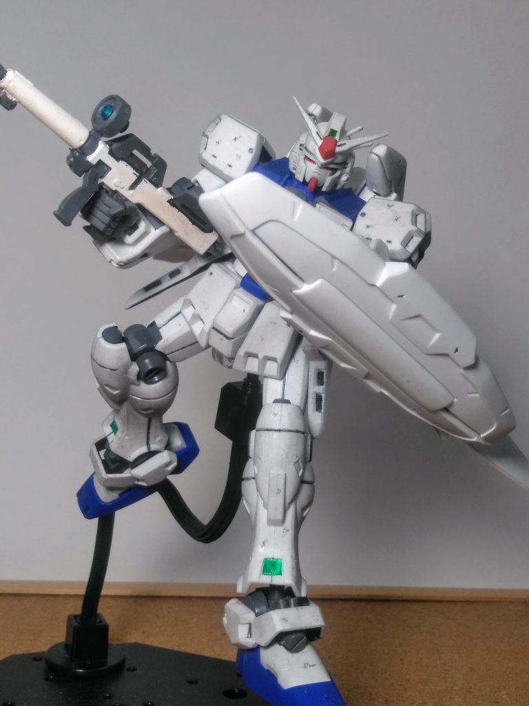 サンライズ系ロボあるある！メインウェポンが 1 , 2 号ともに共有 😟⤵️⤵️｢ビームライフル｣が此に該当します・・・理に叶っているけど・・・ナンカ物足りない 😌💨『フォールディング・シールド』この子の特徴である｢武器をオーキスから頂戴する｣😚💓を盾で実行したモノですね🧐中割れ式😳❗防御兵装として、どうなんでしょう 😅