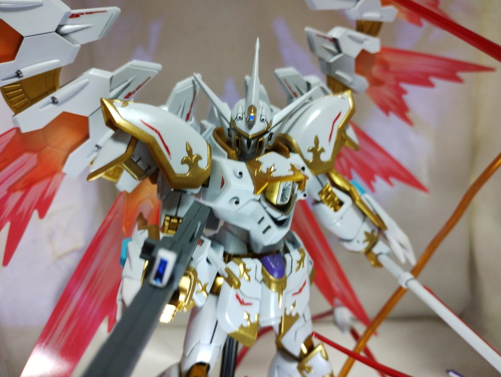 ブラックライトでセンサーは光ります。