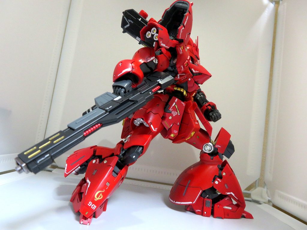 「サザビー出ます!サザビー発進!」このポージングをさせるのに、結構苦労しました…(-_-;)