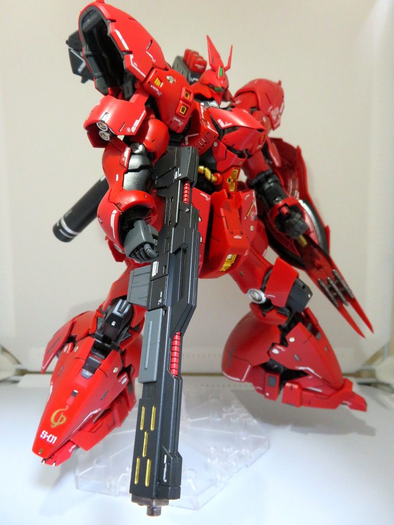 各所にメタルパーツを埋め込んだり、ディテールアップパーツを貼り付けています。