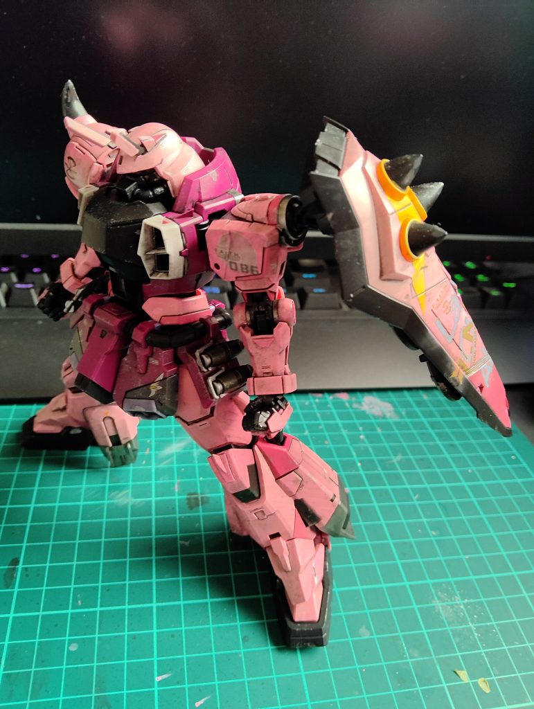 整備班に小馬鹿にされて、LIVE時のマーキングは雑に塗りつぶされております。