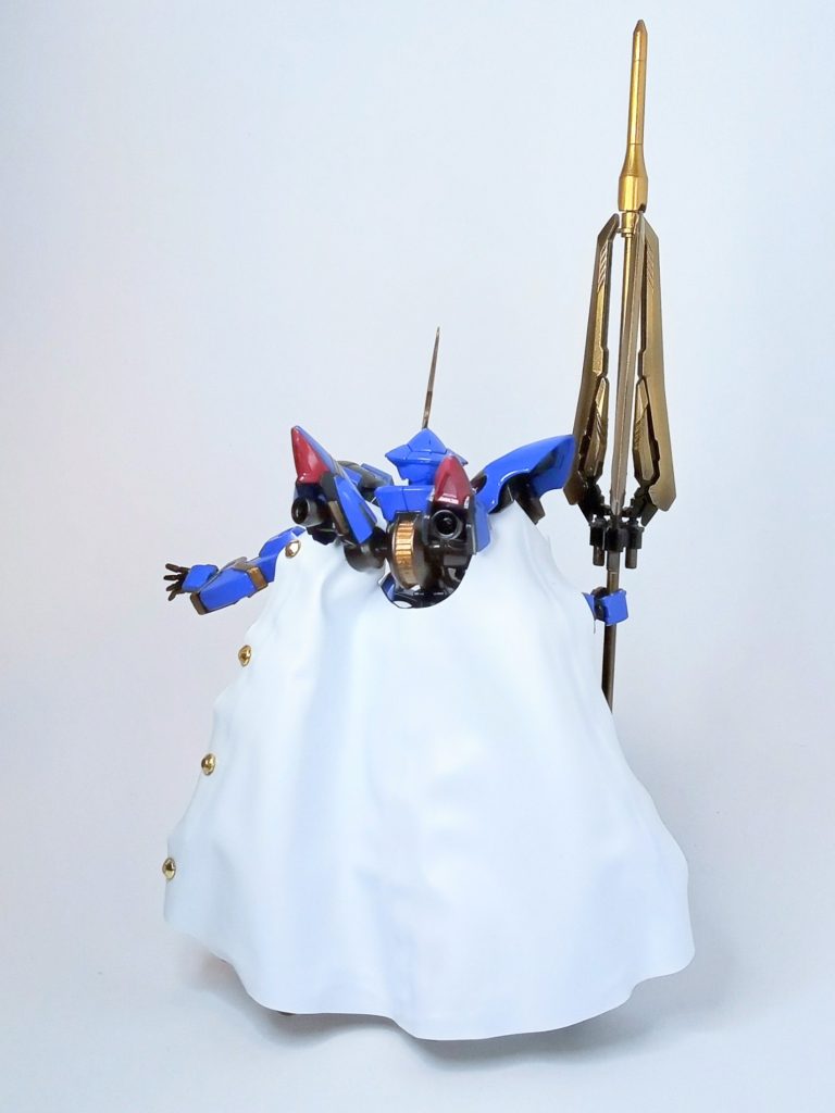 またマント着てる…(´・ω・｀)最近マントと槍が個人的にブームなんですよね。今回は東急ハンズで買ったビニールシートを使用しています。これが分厚くて重い。もっと薄いやつが欲しい…