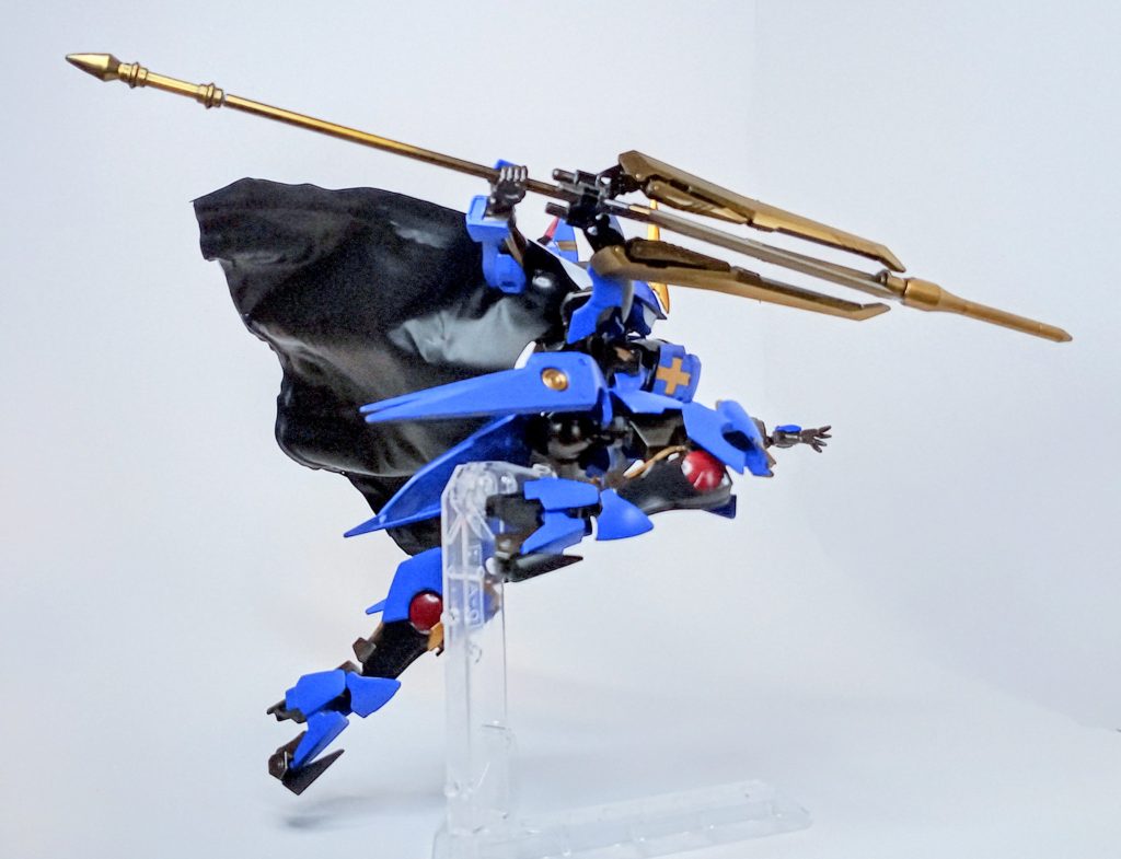 手首をホビーベースの球体関節に置換したことで、かなり武器を持たせやすくなってます。重量にも割と耐えてくれる。ちなみに武器はこれ一本です。なぜうちのヴァルキリーは皆近接脳筋スタイルになってしまうのか。